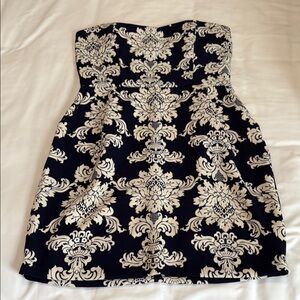 Elegant Navy Blue and Cream Strapless Dress with Pockets